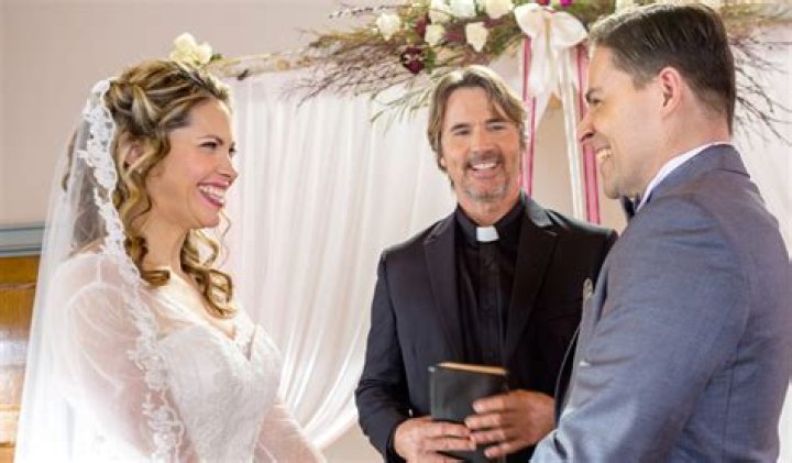 Eliza Hutton is married, who is her husband?Where is she now?