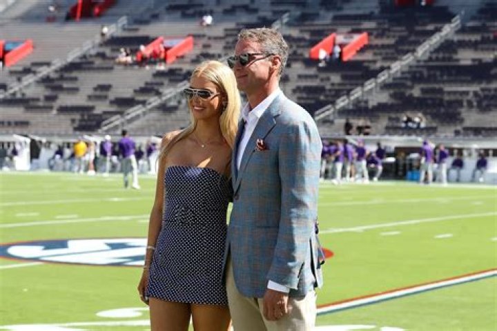 Lane Kiffin Wife, Affair, Divorce, Daughter, Family, Salary, Net Worth