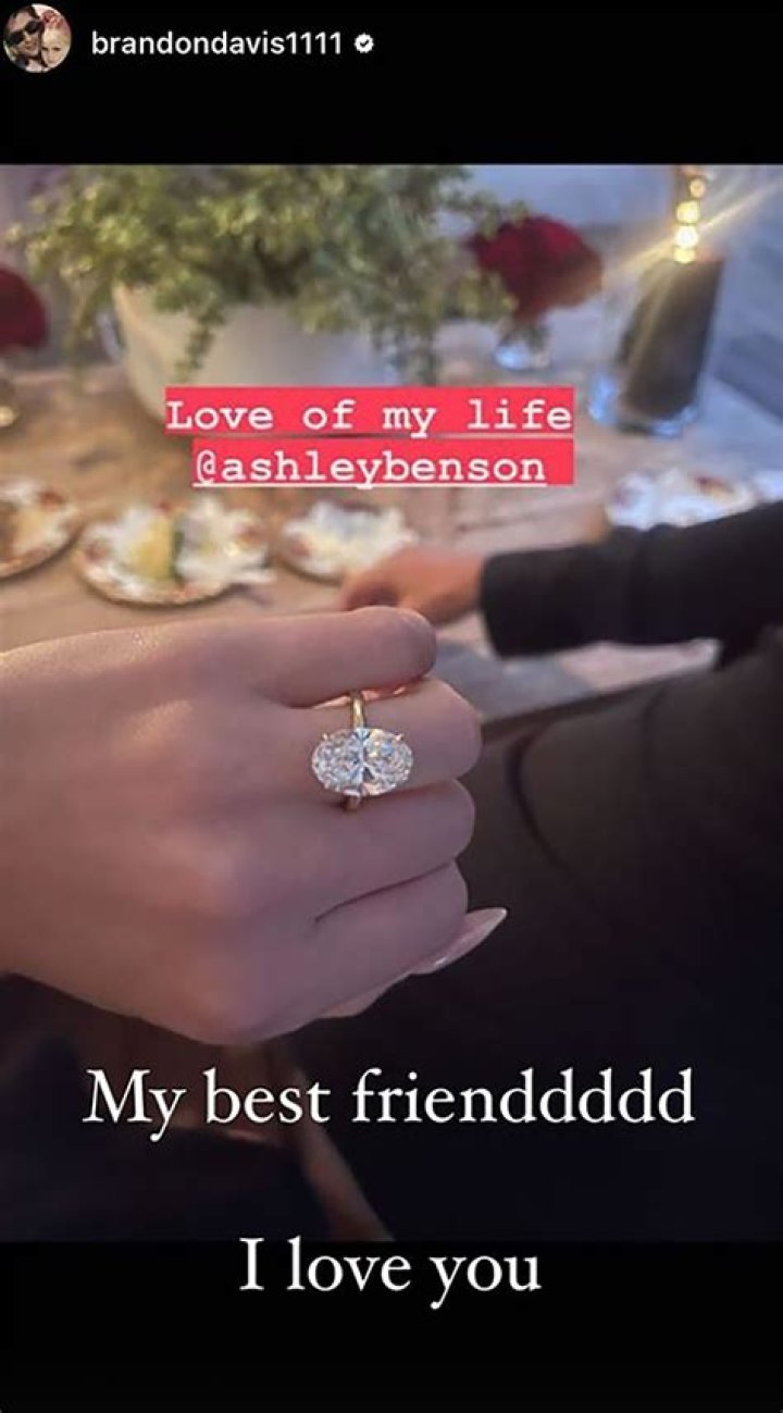 Pregnant Ashley Benson marries oil heir Brandon Davis: report |