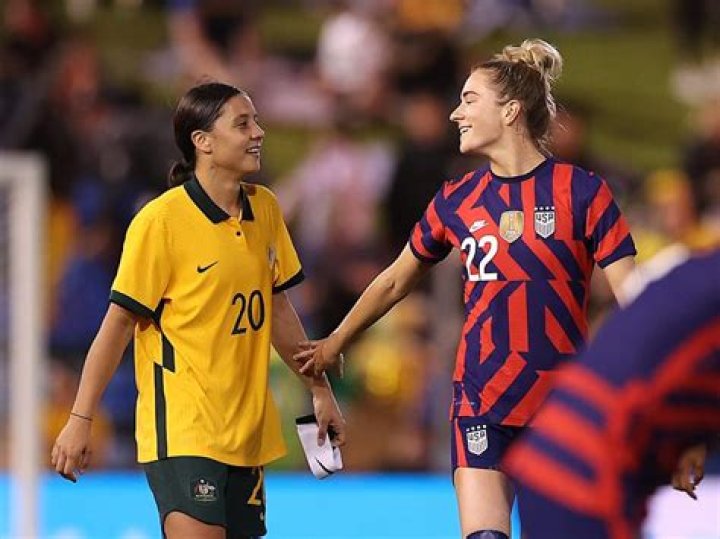Soccer stars Sam Kerr and Kristie Mewis are engaged 2 years after soft launching their relationship