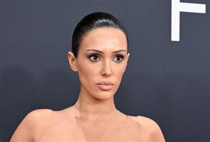 Unveiling The Secrets: Bianca Censori's Height Explored