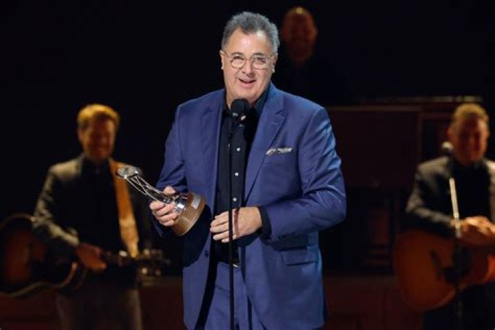 Vince Gill Bio, Wiki, Age, Height, Parents, Wife, Daughters, and Net Worth